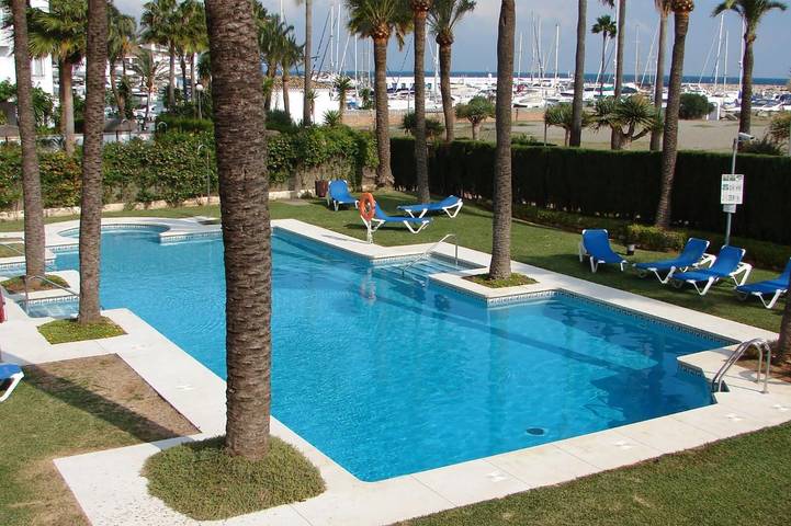 Apartamento entero, Apartamento 'Duquesa 432' con vistas al mar, Wi-Fi y aire acondicionado in Playa Gaviotas, Manilva