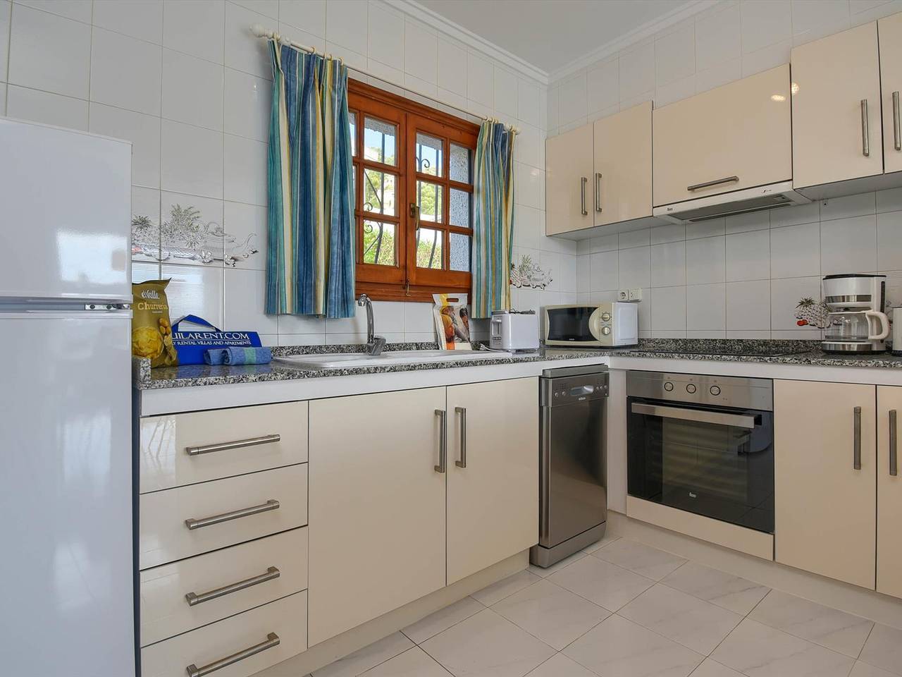 Gemütliches Ferienhaus für 4 Personen mit Gemeinschaftspool in Strandnähe, Denia in La Sella, Pedreguer