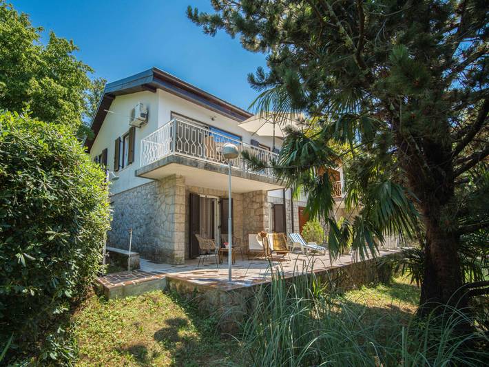 Ferienhaus für 5 Personen, mit Balkon und Terrasse sowie Garten in Njivice