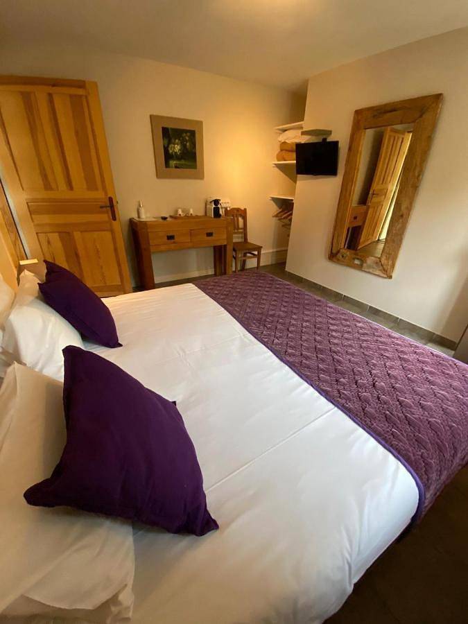 Charm Triple Room in Rimeize (Lozère), Région de Mende