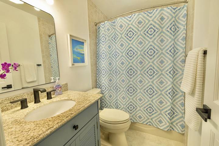 Vacation rental for 7 people, with hot tub and yard in Cudjoe Key