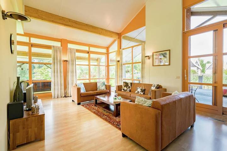 Location de vacances pour 6 personnes, avec balcon ainsi que jardin et piscine, animaux acceptés dans Biddinghuizen