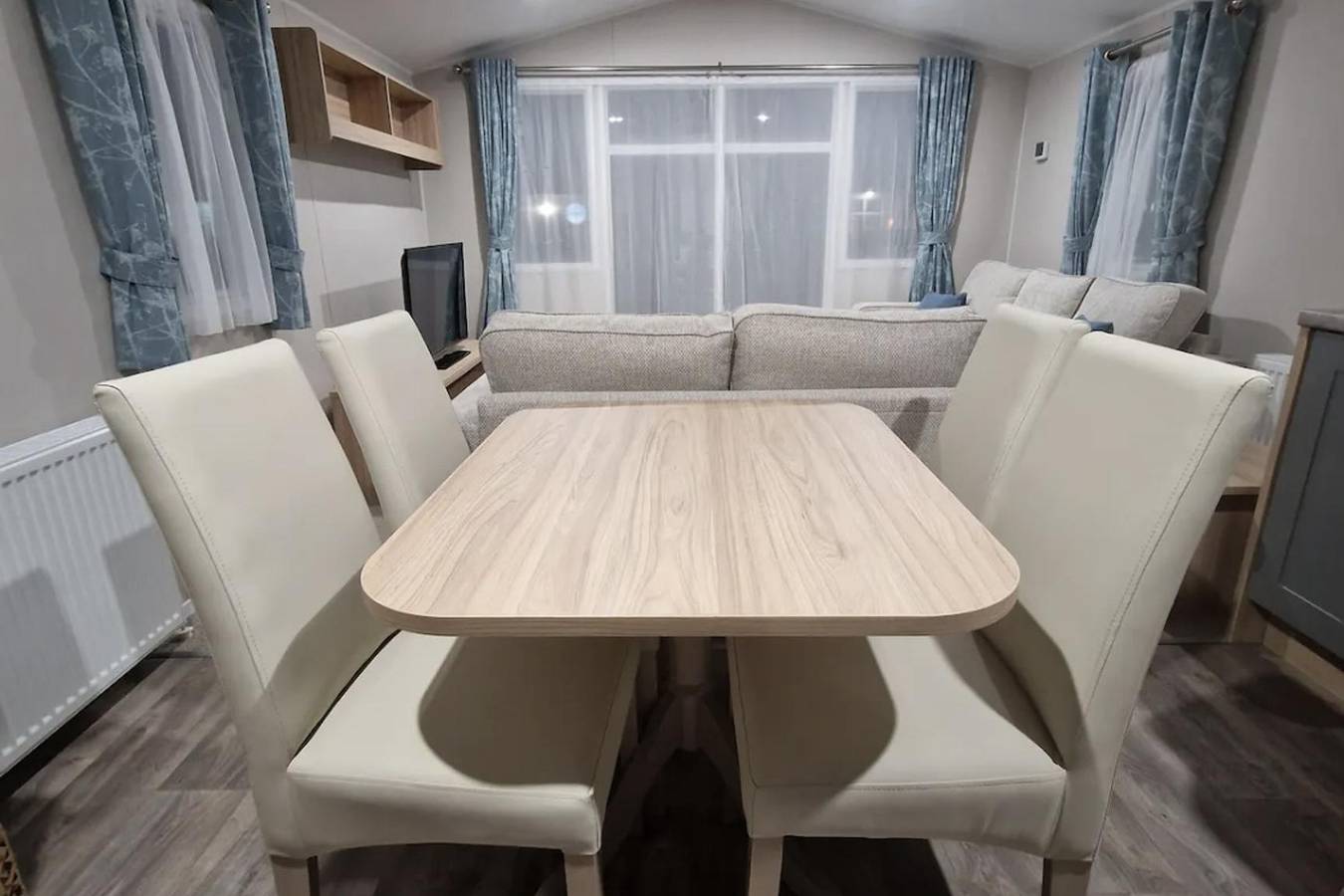 Family Caravan - Sleeps 6 - Pet friendly - Parking in Mersea Island, Colchester