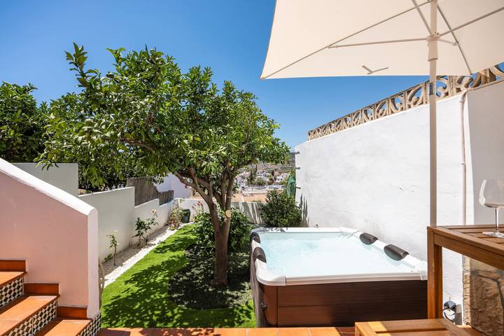 Ferienhaus für 10 Personen, mit Garten und Whirlpool in Nerja