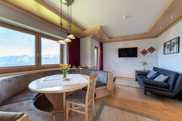 Chambre d’hôte pour 5 personnes, avec Balcon ainsi que Terrasse et Jardin dans Tyrol - 4