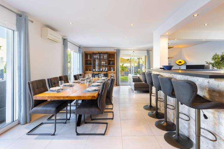 Villa pour 10 personnes, avec jacuzzi ainsi que piscine et jardin, adapté aux familles à Agde - 2