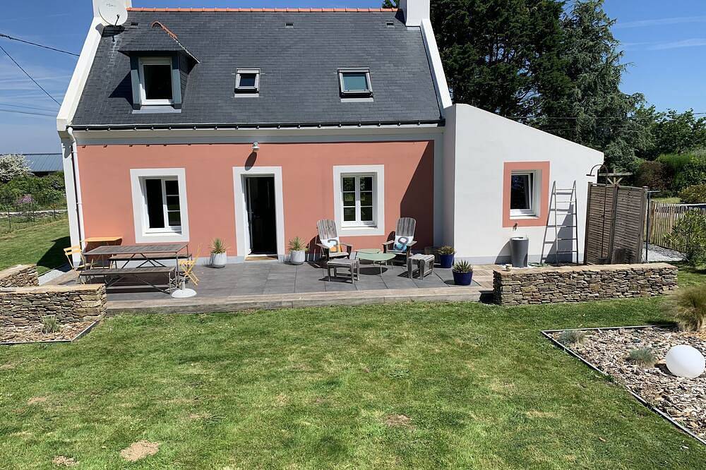 Beautiful detached house with large enclosed garden in a quiet hamlet in Le Palais, Côte des Mégalithes