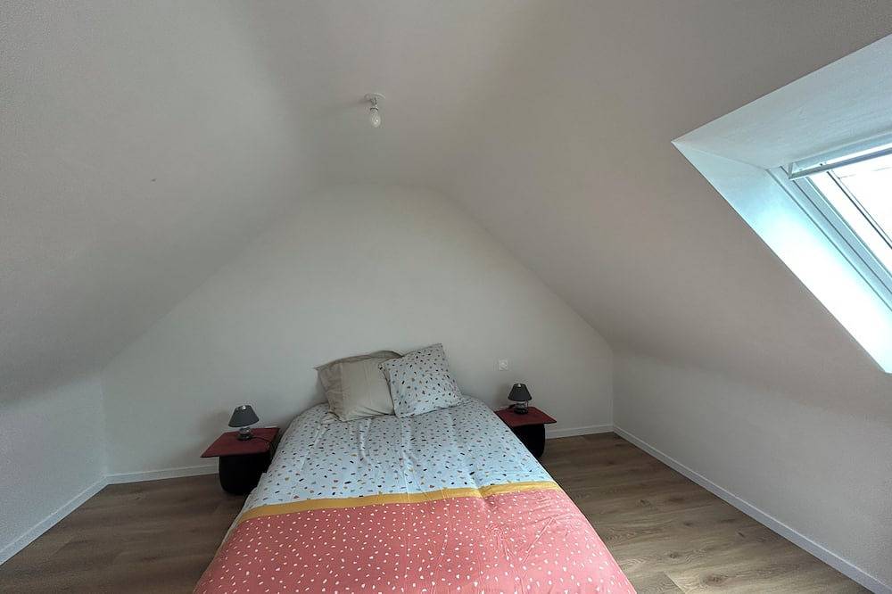 Grande Maison en Pierres Rénovée à 1,5 km de la mer in Plounéour-Trez, Región de Brest