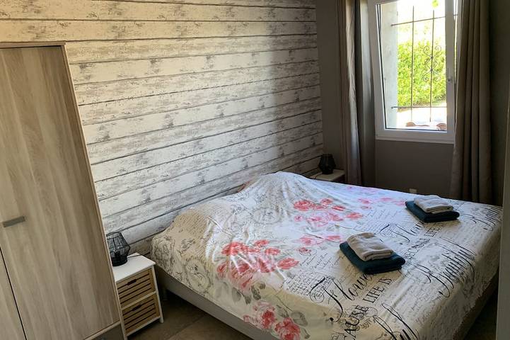 Location de vacances pour 10 personnes, avec jacuzzi ainsi que terrasse et jardin, animaux acceptés à Saint-Remèze - 2