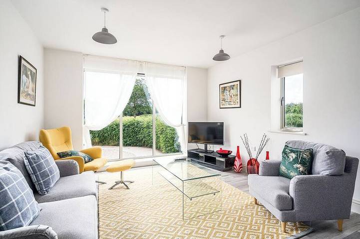 Holiday rental for 6 people, with hot tub and sauna as well as garden in Wiltshire