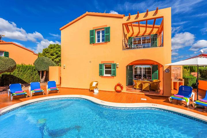 Casa de vacaciones para 6 personas, con piscina y balcón en Serpentona