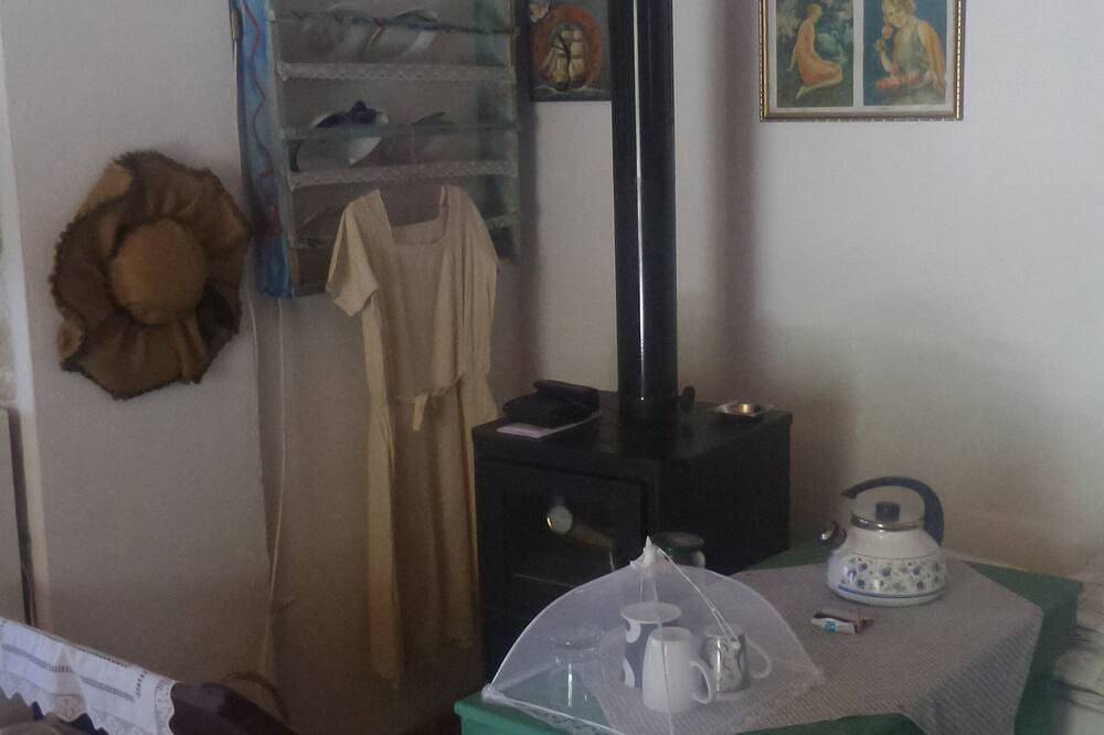 Ganze Wohnung, Spitiko Marias, eine Wohnung / ein Studio in einem traditionellen lokalen Turm in Kardamyli, Messenien