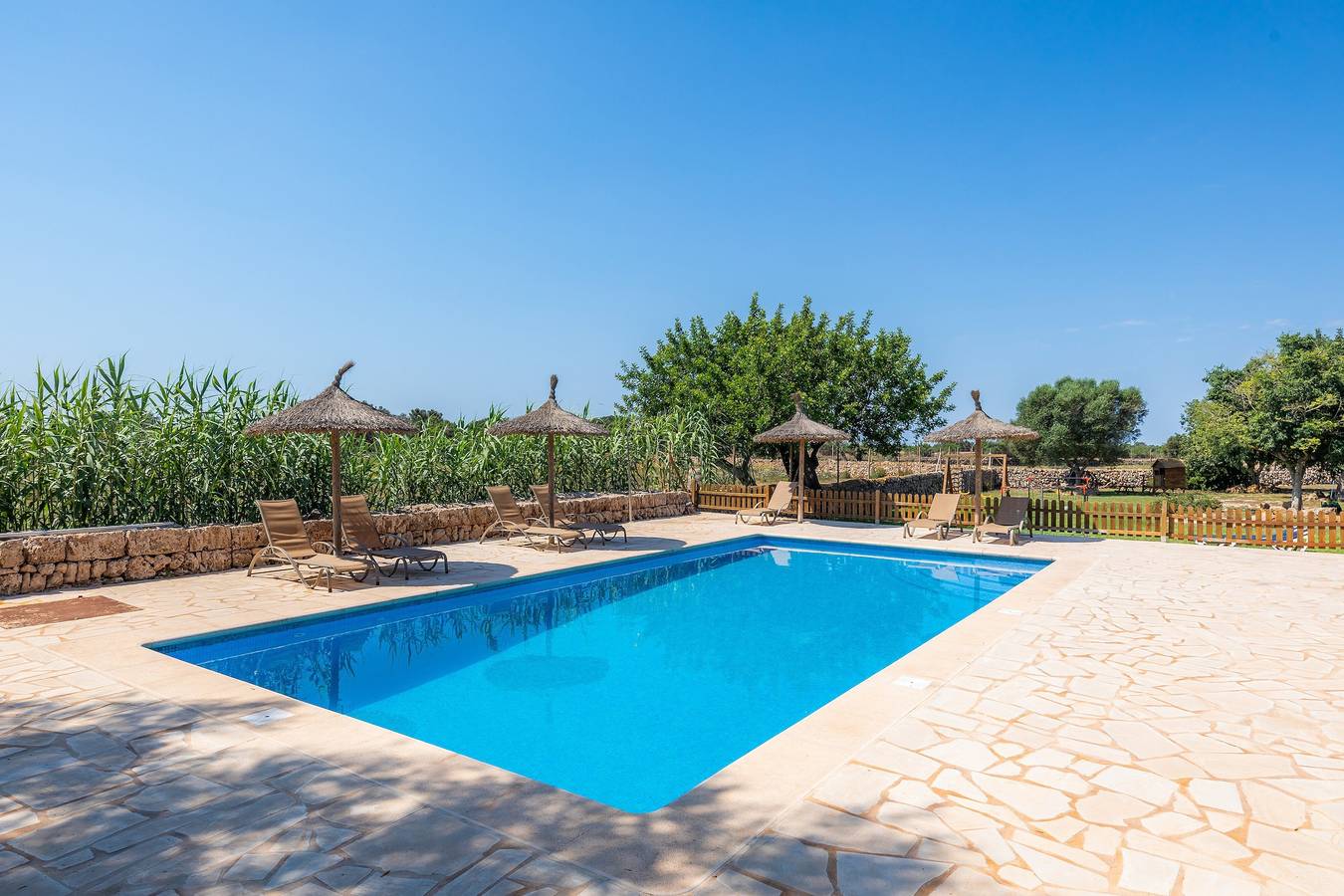 Agroturismo "Llevant" con Wi-Fi, terraza, piscina y jardín compartidos entre 5 propiedades in Llucmajor, South Majorca