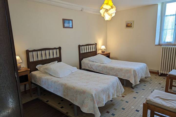 Gîte pour 4 personnes, avec jardin à Jouy-le-Potier - 2