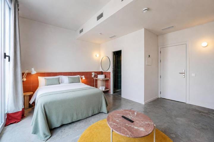 Casa de huéspuedes para 2 personas, con Terraza además de Jardín y Piscina en Madrid