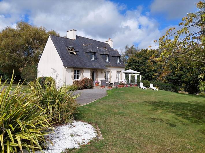 Location de vacances pour 8 personnes, avec Jardin à Plouénan