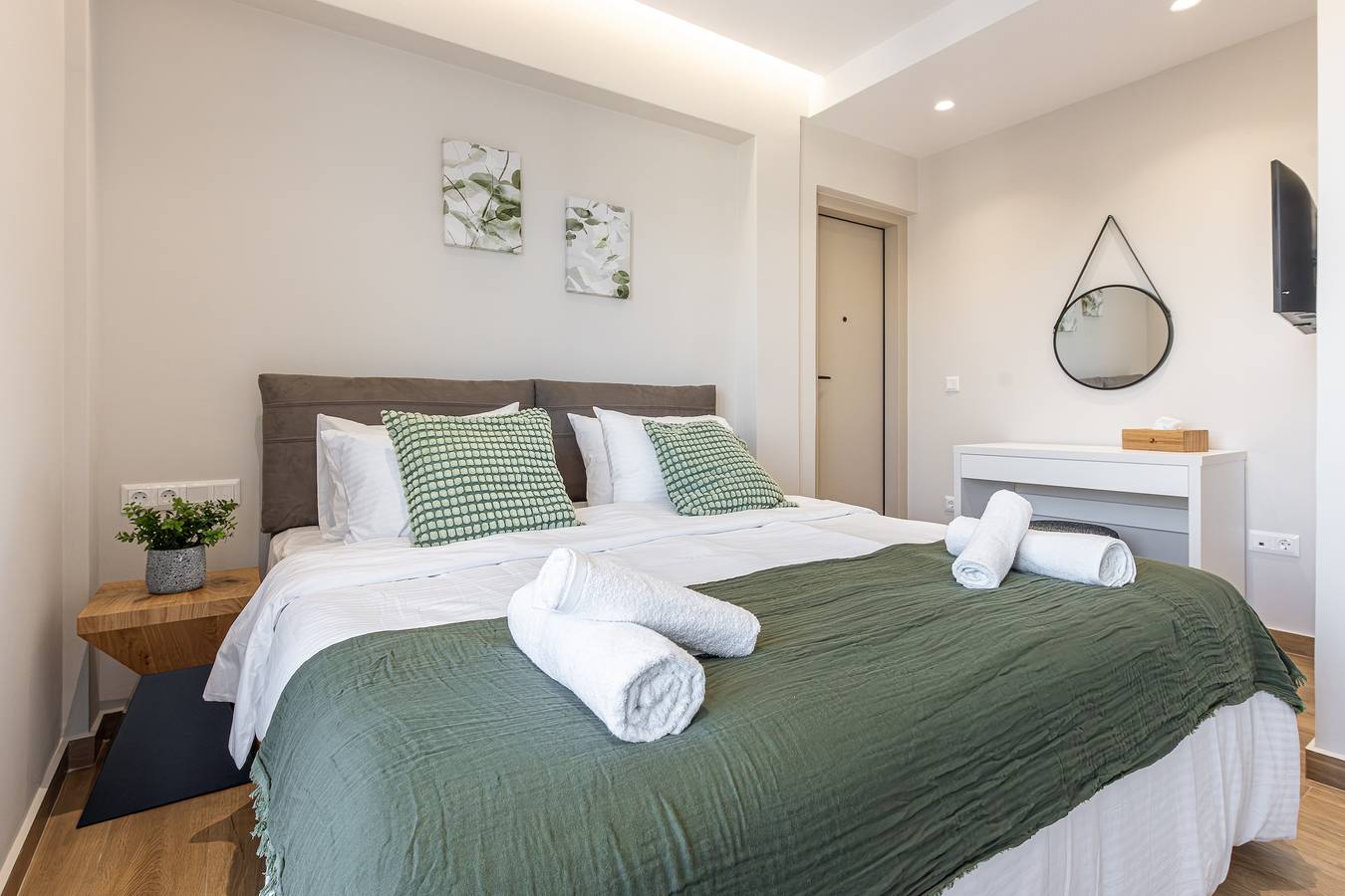 Entire apartment, 2 Riviera Escape Penthouse with Rooftop Terrace in Voula, East coast of the Attika region