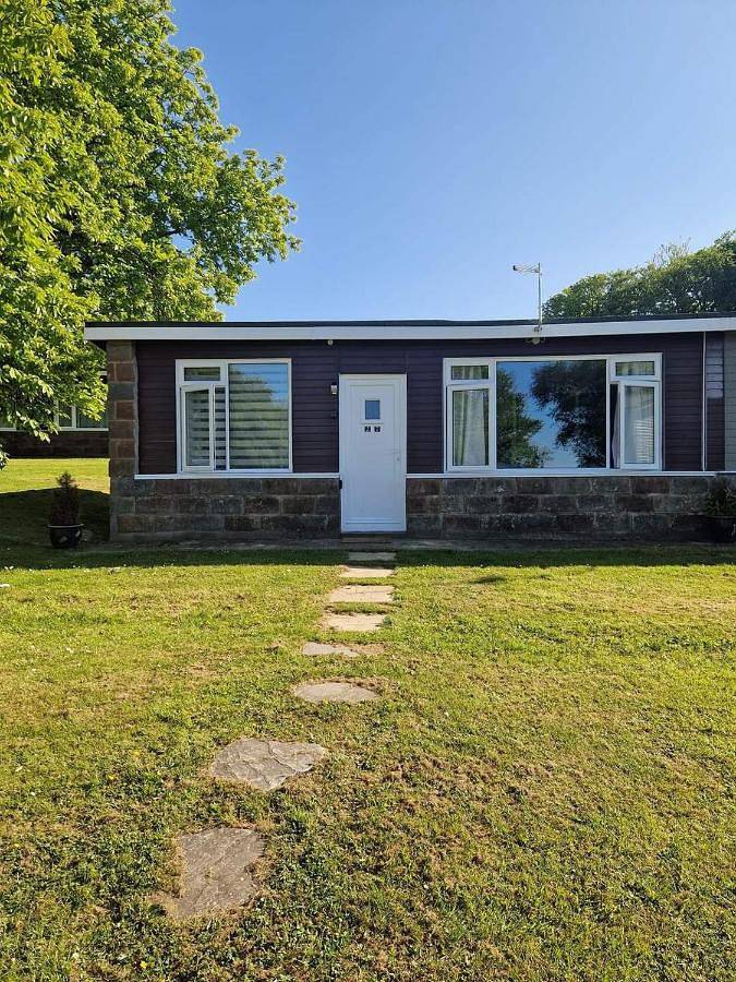 Camping voor 7 personen, with tuin and uitzicht as well as zwembad and terras in Devon