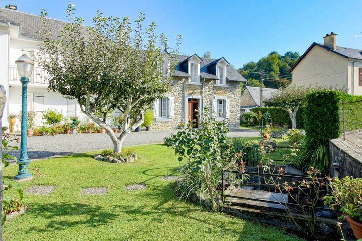 Gîte pour 4 personnes, avec jardin à Peyrouse - 2
