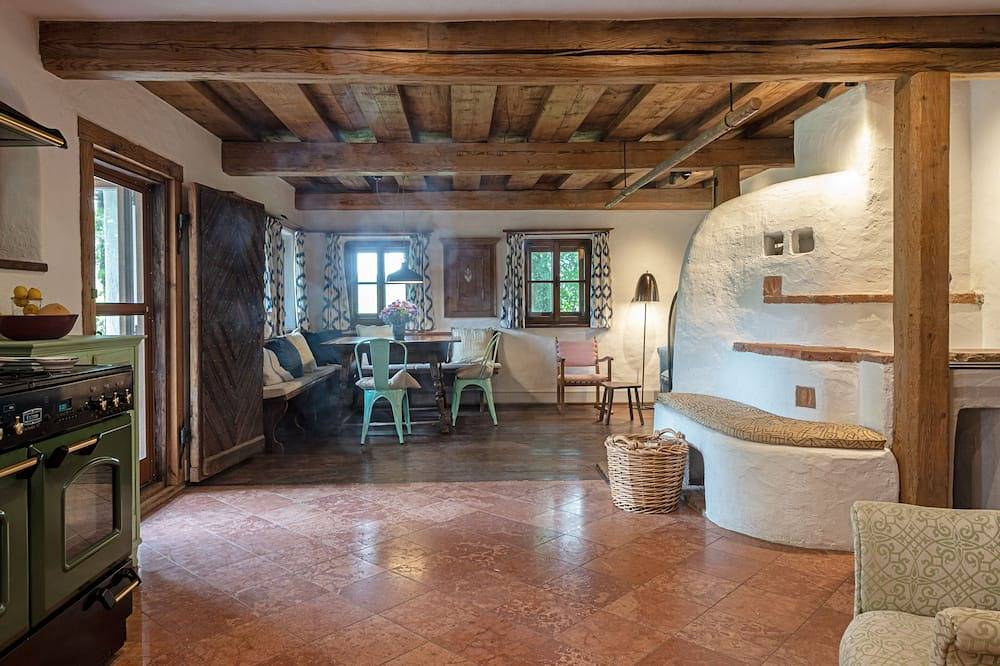 Charming and Unique Austrian House right by the Irrsee & Mondsee in Irrsee