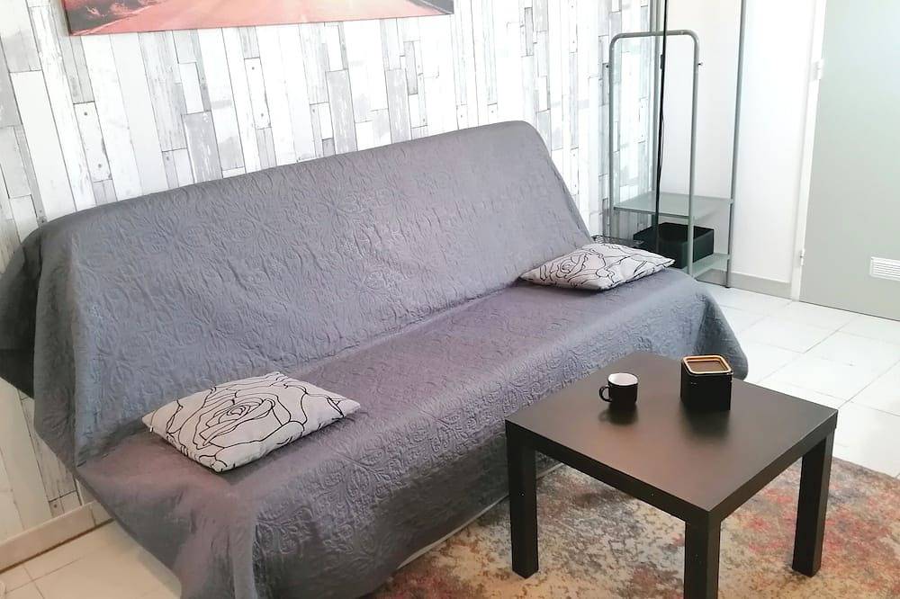 Entire apartment, Le petit nid du Lez\" studio in Prades-le-Lez, Montpellier region