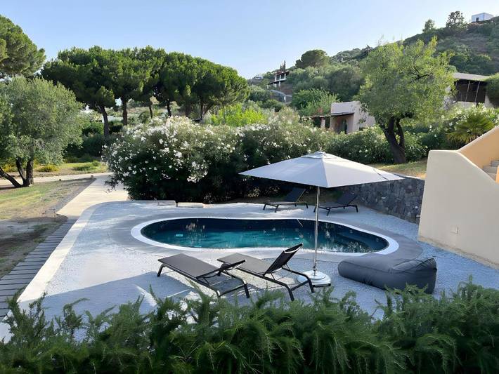 Location de vacances pour 6 personnes, avec jardin ainsi que piscine et vue à Santa Marina Salina - 2