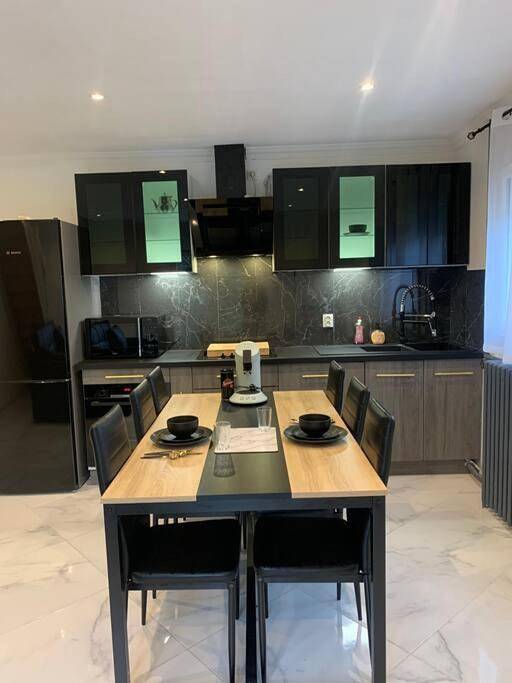 Location de vacances pour 8 personnes, avec vue et jardin à Garges-lès-Gonesse - 2