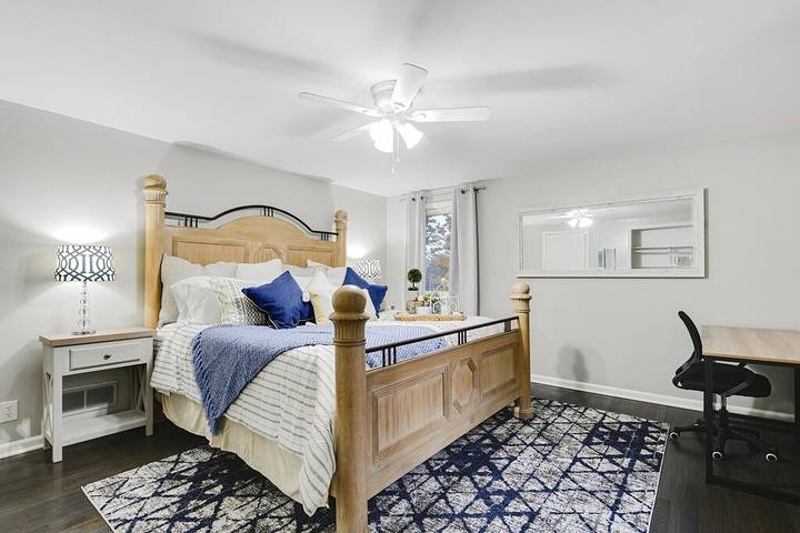 Vacation rental for 12 people, with yard and terrace in Overland Park