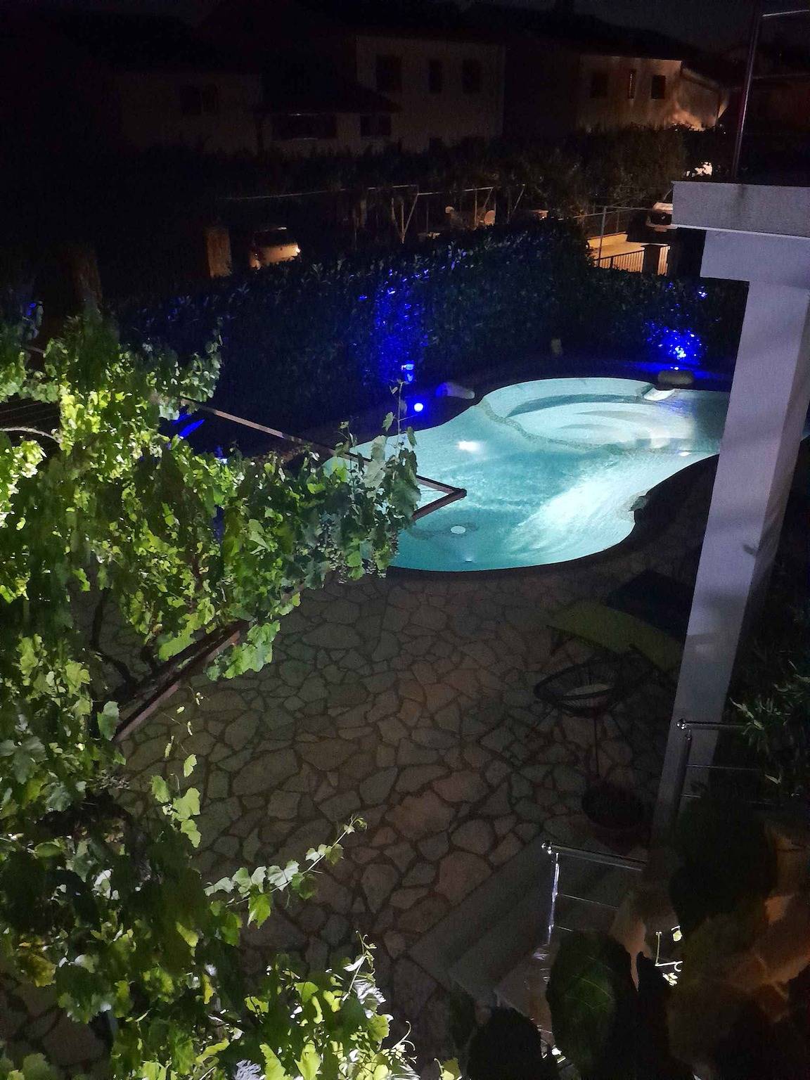 Ganze Ferienwohnung, Ferienwohnung mit Klimaanlage und Pool (chlorfreie Elektrolyse) exklusive nur für dieses Apartment in Valbandon, Südküste Istrien