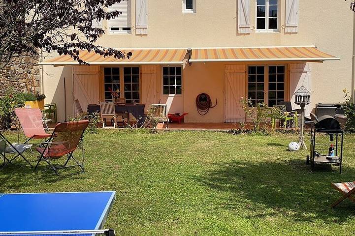Ferienhaus für 8 Personen, mit Whirlpool und Garten sowie Terrasse