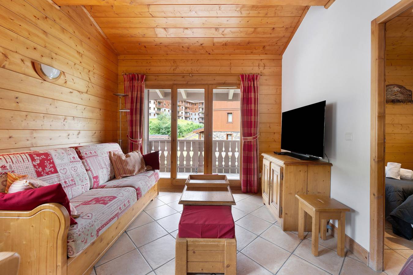 Apartamento entero, Apartamento 'Airelles B25' con vistas a la montaña, balcón y Wi-Fi in Les Menuires, Saint-Martin-de-Belleville