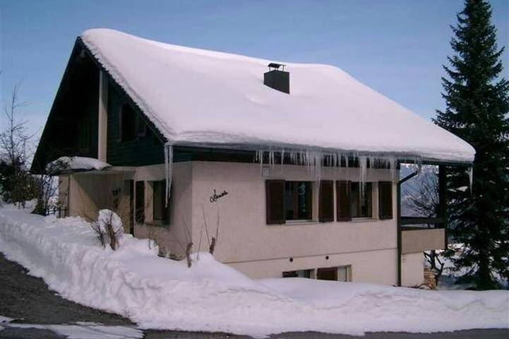 Ferienhaus für 6 Personen, mit Balkon und Whirlpool sowie Garten