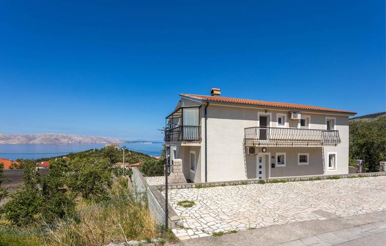 Ganze Ferienwohnung, Gemütliche 1-Zimmer-Wohnung mit Terrasse, 400 m vom Strand entfernt in Senj, Kvarner Festland