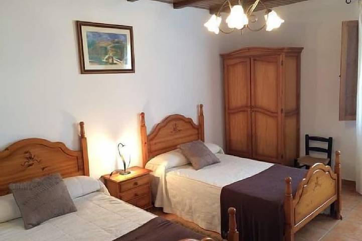 Gîte pour 8 personnes, avec terrasse et jardin à La Fresneda - 4