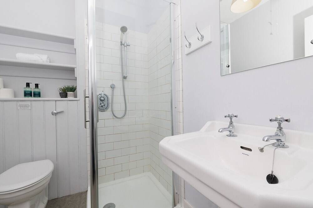 New to Vrbo: Iconic Lighthouse Apartment on Wild Coast in Shetland Islands