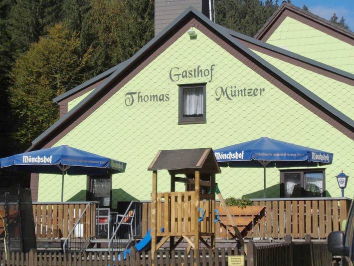 Ferienhaus für 2 Personen, mit Terrasse und Sauna sowie Ausblick in Neuhaus am Rennweg