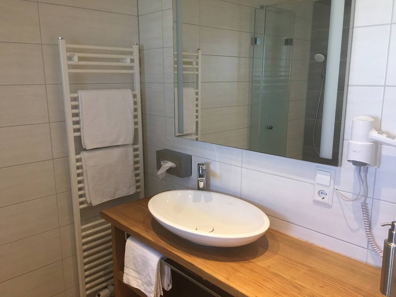 Ganze Wohnung, Apartment „5“ mit gemeinsamer Terrasse und Wlan in Mössingen, Neckar-Alb