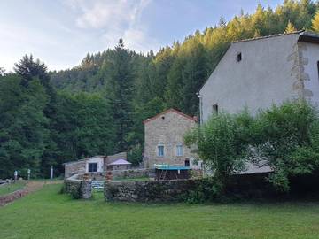 Gîte pour 8 personnes, avec jardin ainsi que piscine et jacuzzi à Égliseneuve-des-Liards