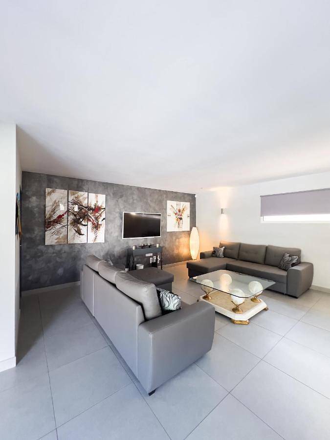 Location de vacances pour 10 personnes, avec jardin ainsi que piscine et terrasse à Trouillas - 3