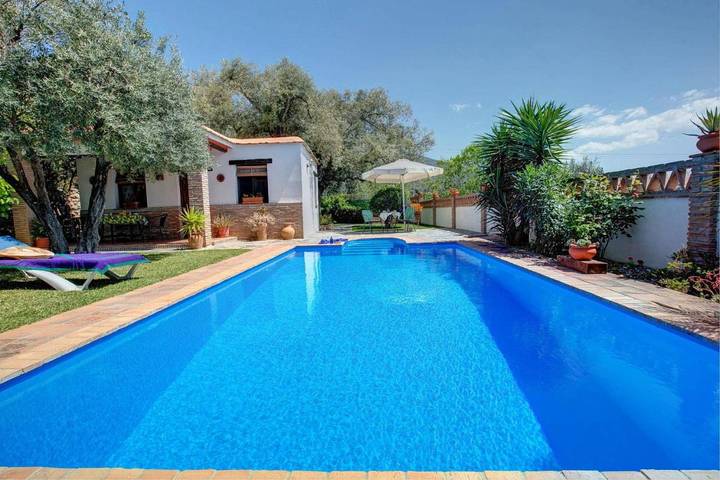 Casa de vacaciones para 3 personas, con piscina además de terraza y vistas - 1