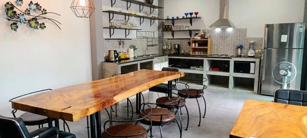 Location de vacances pour 15 personnes, avec piscine ainsi que jardin et vue, animaux acceptés dans Saraphi - 4