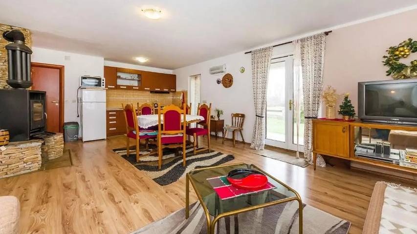 Ferienwohnung für 6 Personen, mit Terrasse und Pool