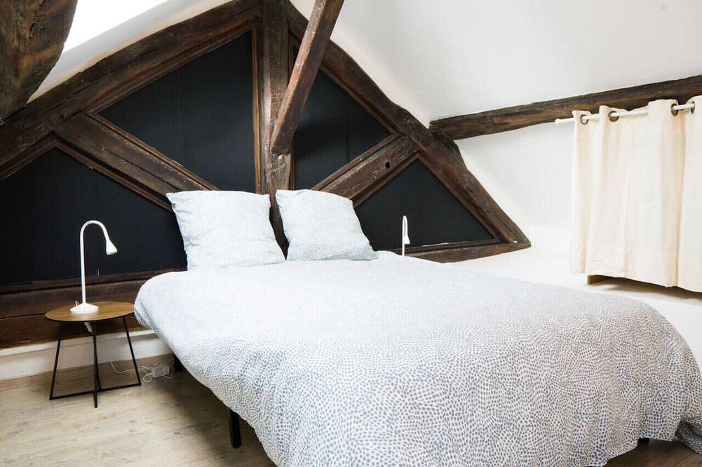 Entire apartment, Beautiful duplex-15 min Paris/La Défense/Champs Elysées in Suresnes, Hauts-de-Seine