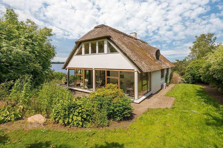 Feriehus for 6 personer, med terrasse og have - 1