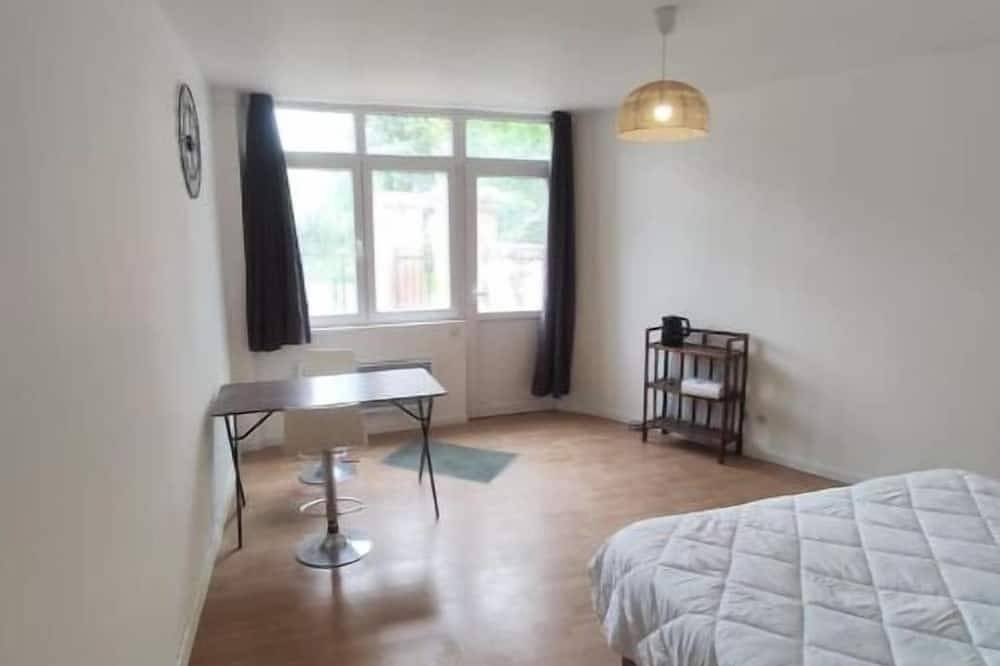 Appartement entier, Grand Studio Meublé au Grand Calme in Courpière, Parc Naturel Régional Livradois-Forez