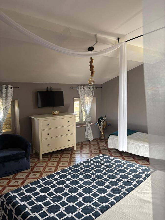 Triple Room with Private Bathroom in Fabrezan, Région de Narbonne