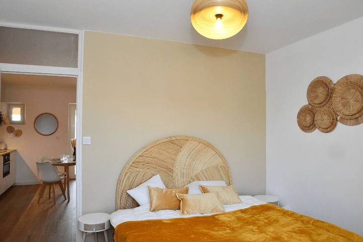 Location de vacances pour 2 personnes, avec piscine et balcon, animaux acceptés à La Côte-Saint-André - 2