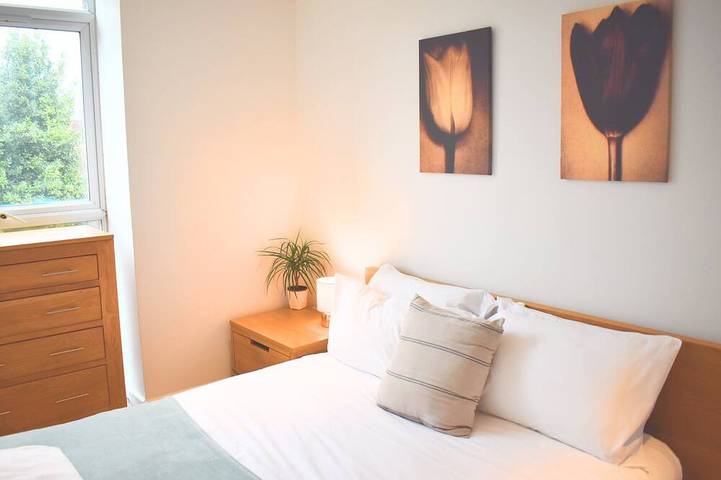 Entire apartment, Chichester City Centre Apartment, Sleeps 4, family friendly. in Chichester, West Sussex