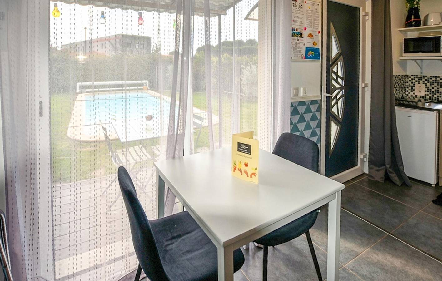 Apartamento tranquilo con piscina y jardín, a 1,5 km del centro de Taillades in Taillades, Parque natural regional del Luberon