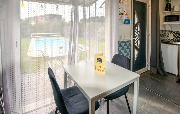 Location de vacances pour 2 personnes, avec piscine ainsi que jardin et terrasse à Taillades - 4